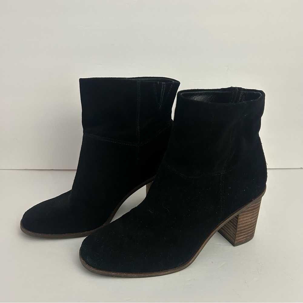 Lucky Brand womens black suede ankle boot size 8.5